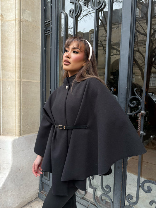 Cape avec ceinture noire
