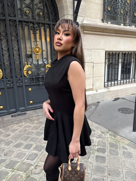 Robe cintrée noire